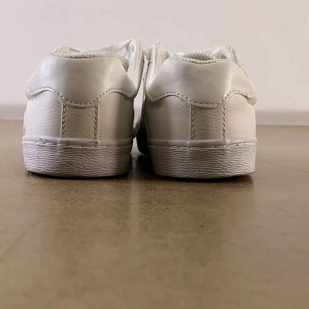 The Children's Place Boys Size 2 White Uniform Faux Leather Low Top Sneakers NWT